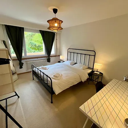 公寓 Cozy With Balcony In *