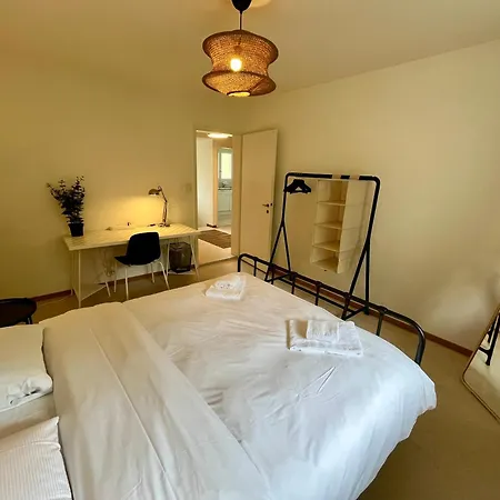 公寓 Cozy With Balcony In *