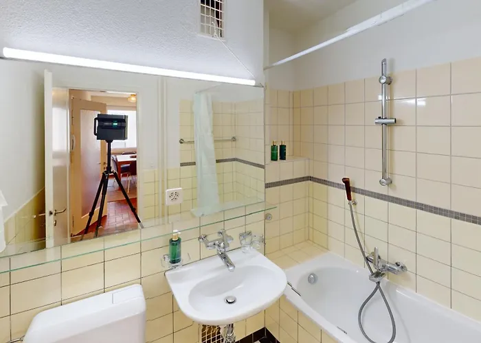 Cozy With Balcony In Apartment *