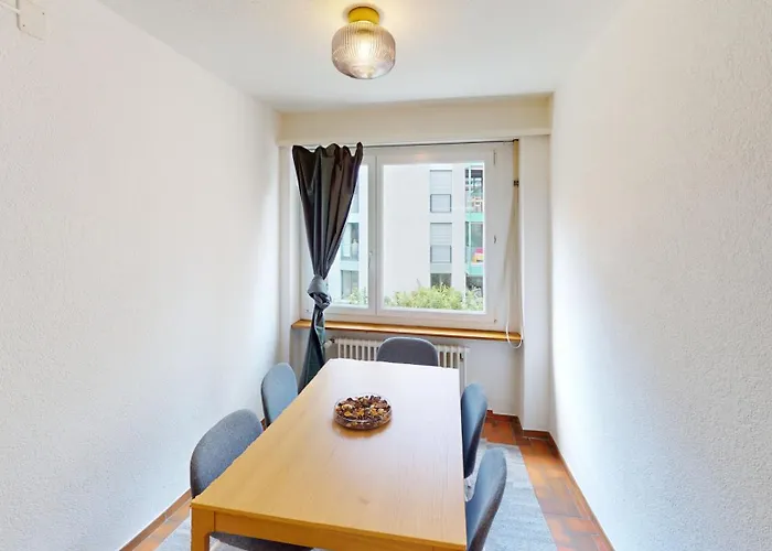 Cozy With Balcony In Apartament Zurych