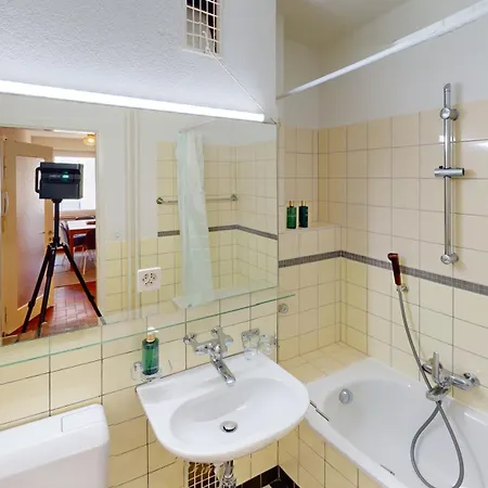 Cozy With Balcony In アパート *