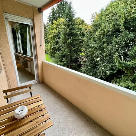 Cozy With Balcony In Apartman *