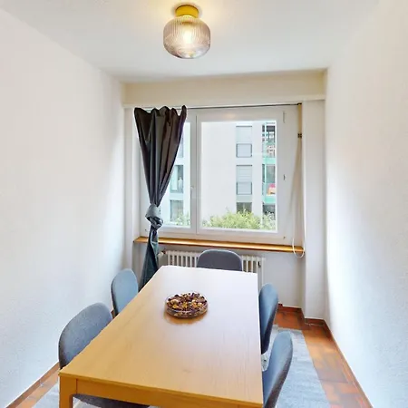Cozy With Balcony In 아파트 취리히
