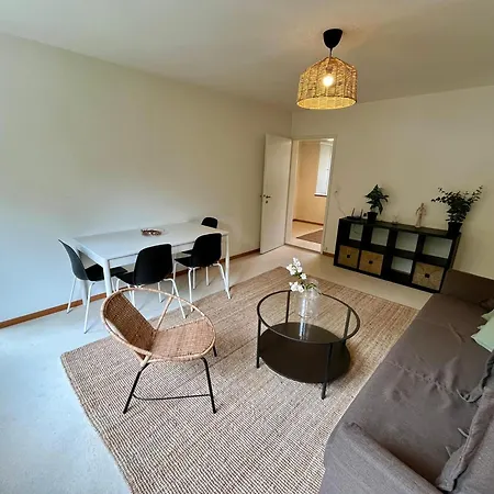 Cozy With Balcony In Apartament